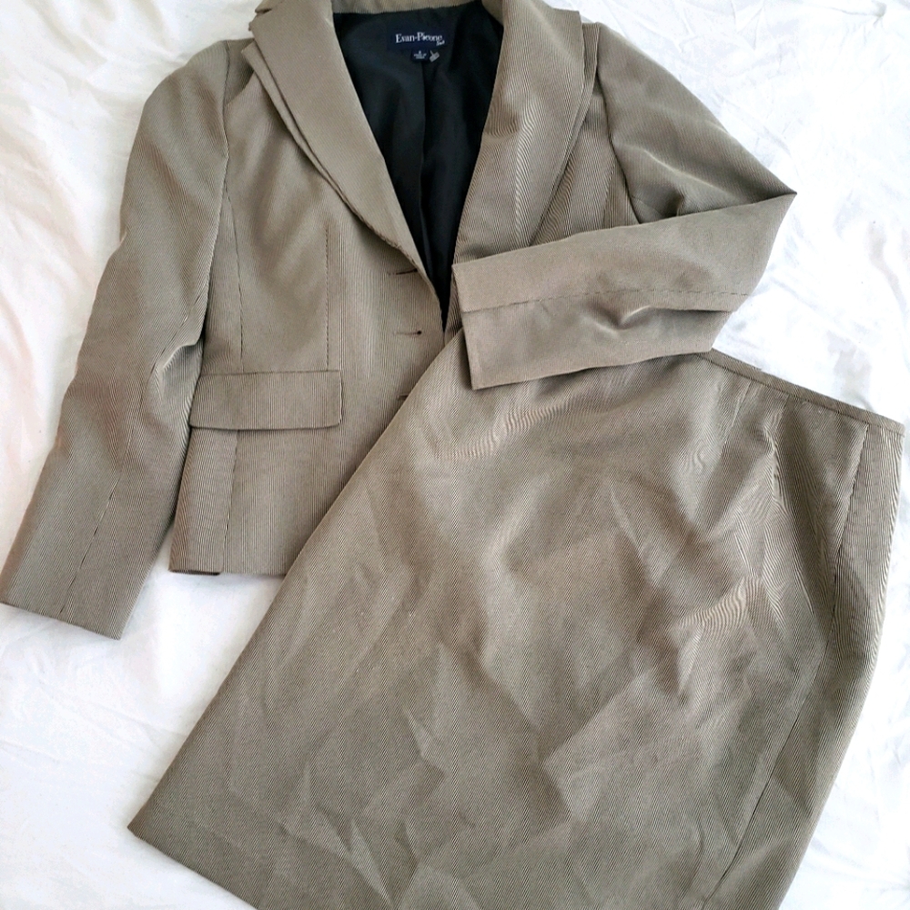 Suit skirt set